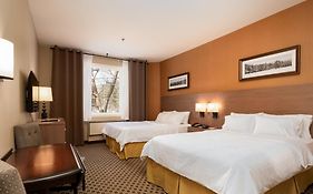 Holiday Inn Express Suites Tremblant
